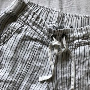 ATHLETA Women’s 2 cropped sweatpants